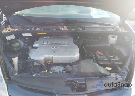 2010 Toyota Sienna Xle z USA, uszkodzony, nr VIN 5TDYK4CC2AS331817